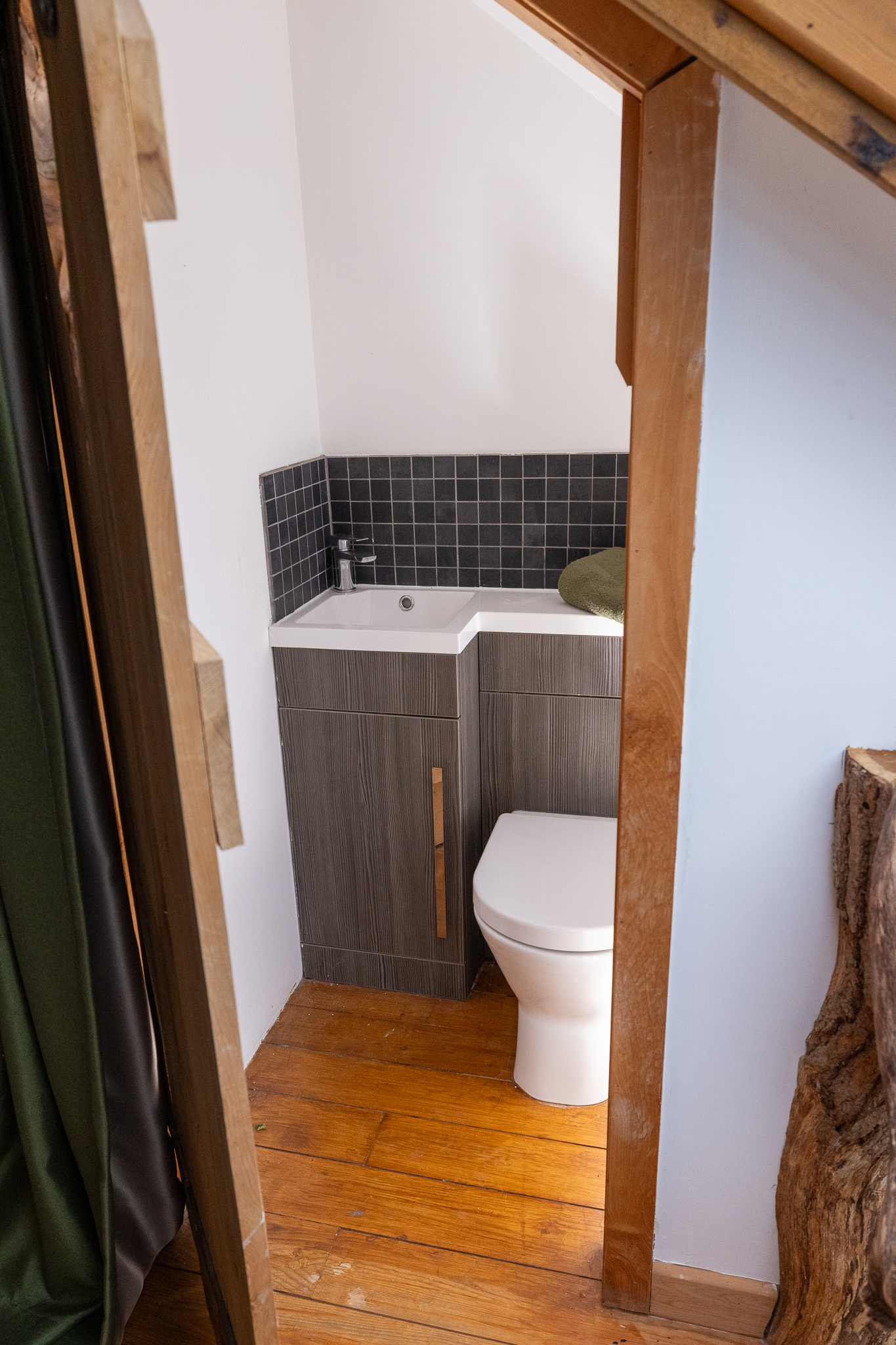The en suite bathroom at The Tree of Life Cottage
